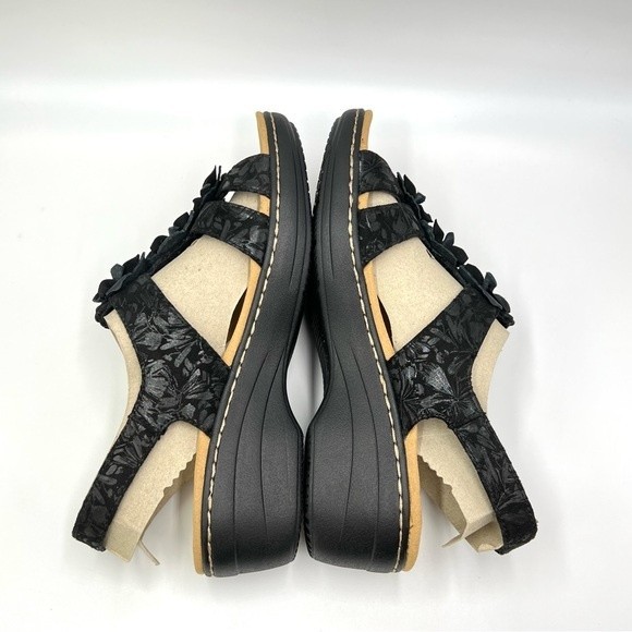 Clarks Women's Merliah Sheryl Black Leather Floral T-Strap Wedge Sandals Shoes 9 - Picture 8 of 12